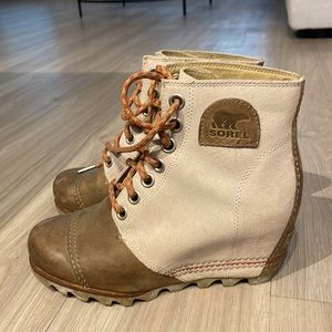 Sorel wedge boots!